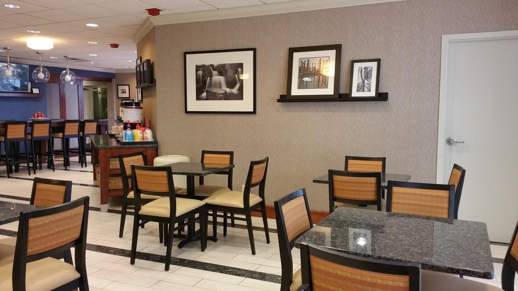 Wingate By Wyndham Springfield Hotel Exterior photo